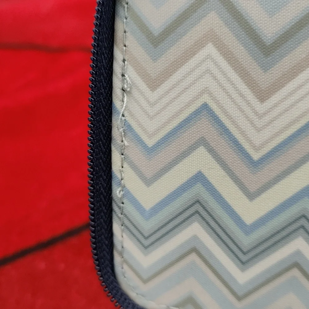 DELTA AIRLINES ONE by MISSONI amenity kit  cosmetic Bag